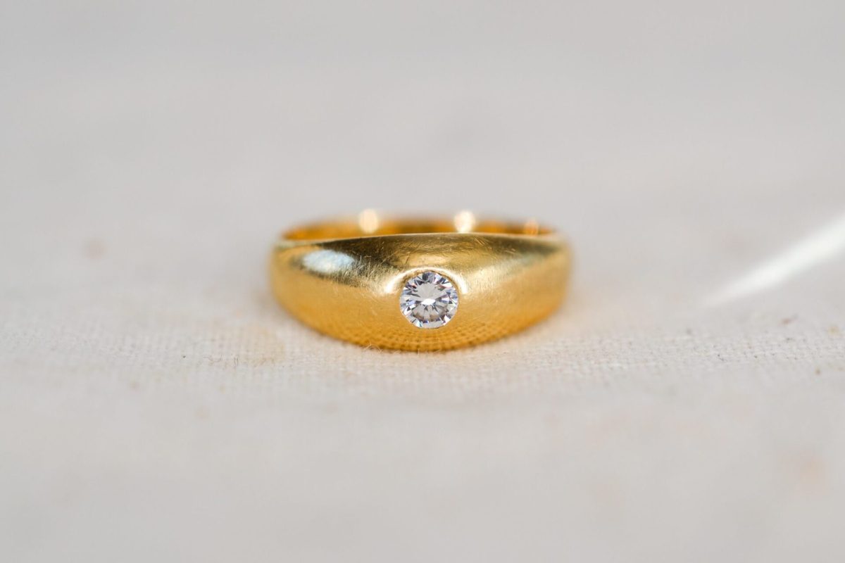 Bague jonc en Or jaune sertie d un diamant - bague ancienne