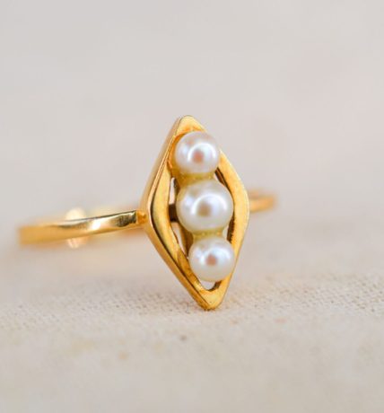 Bague navette en Or jaune sertie de trois perles de culture - bague vintage