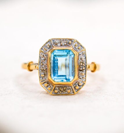 Bague en Or jaune sertie d une topaze et de diamants - bague ancienne