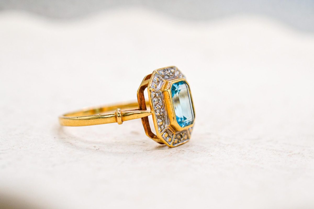 Bague en Or jaune sertie d une topaze et de diamants - bague vintage