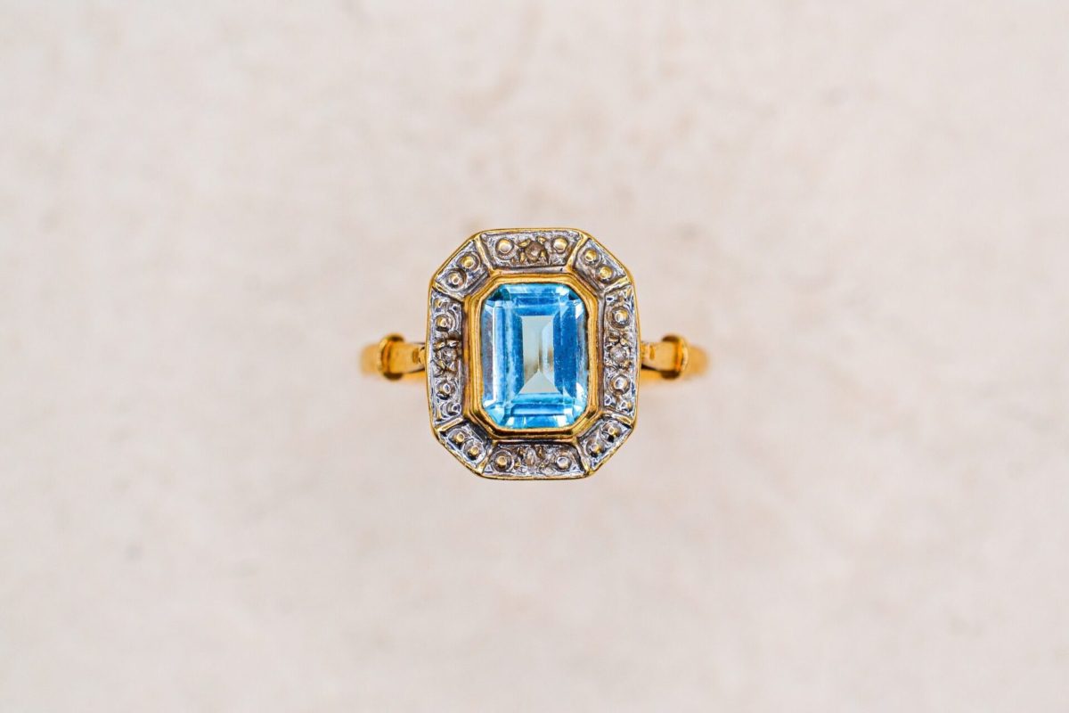 Bague en Or jaune sertie d une topaze et de diamants - bague retro