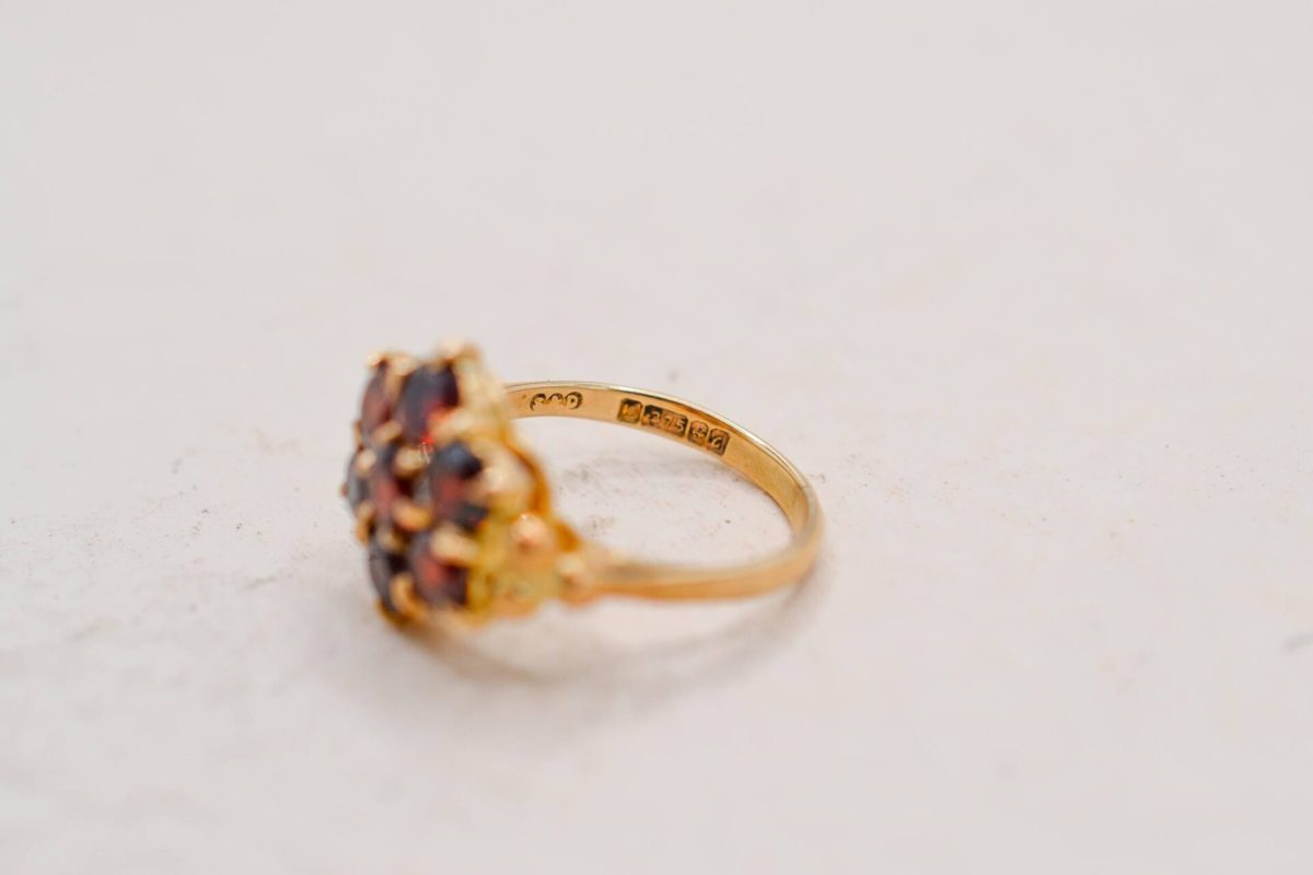 Bague Marguerite en Or jaune ornee de grenats - bague femme