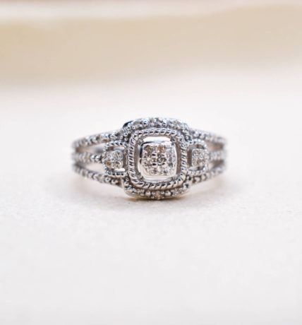 bague ajouree en or blanc sertie de diamants - bague ancienne