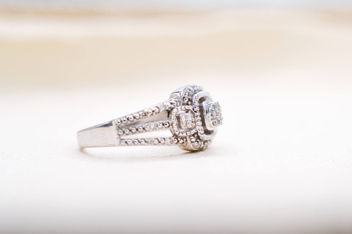 bague ajouree en or blanc sertie de diamants - bague vintage