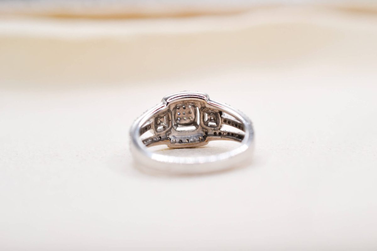 bague ajouree en or blanc sertie de diamants - bague femme