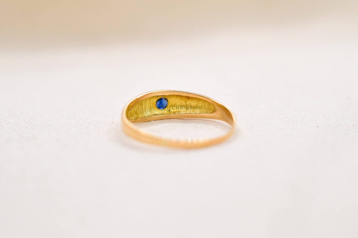 Bague Jonc en Or jaune sertie clos etoile d un saphir - bague de seconde main