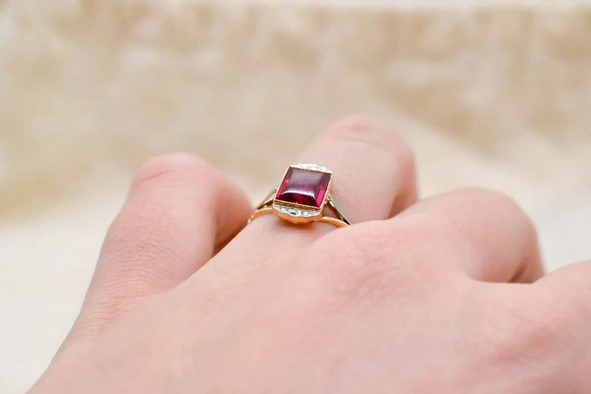 Bague Art Déco Pierre rouge