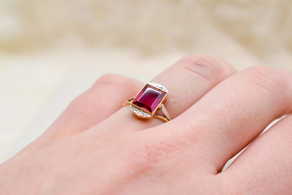 Bague Art Déco Pierre rouge