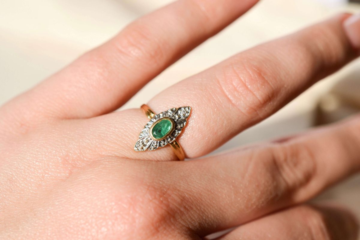 Bague marquise émeraude Diamants