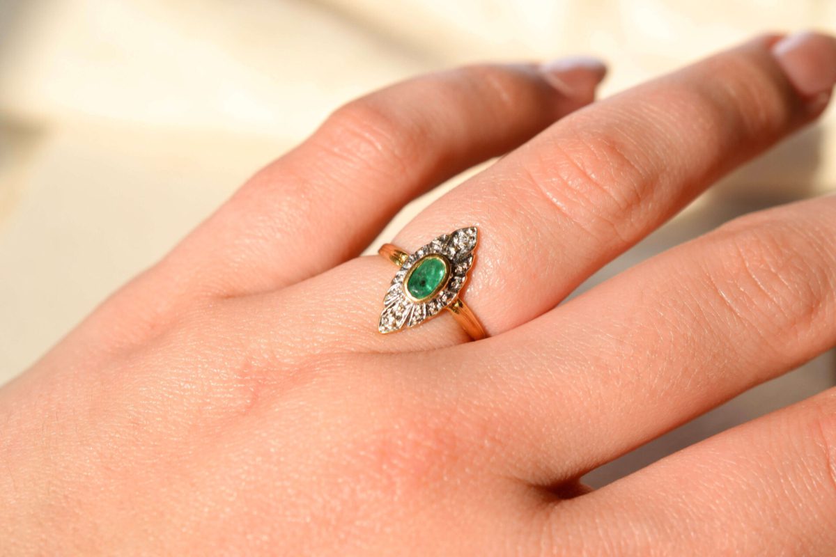 Bague marquise émeraude Diamants