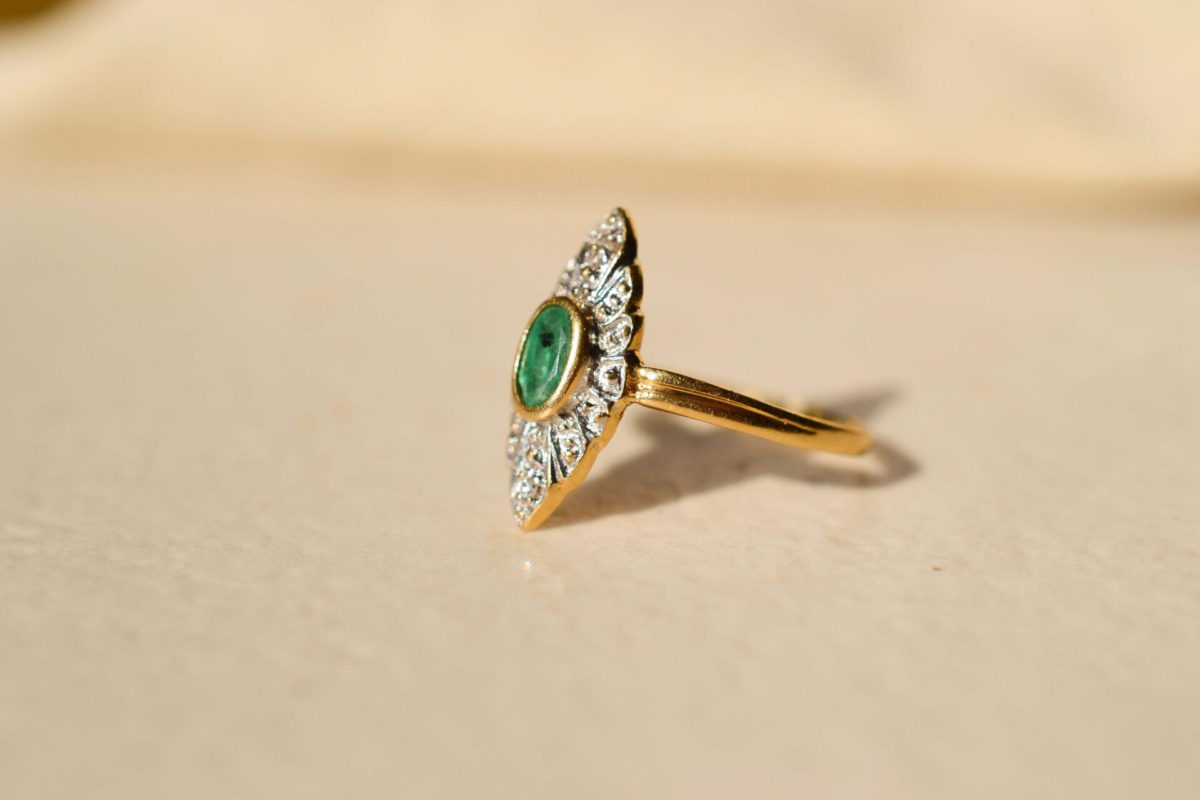 Bague marquise émeraude Diamants