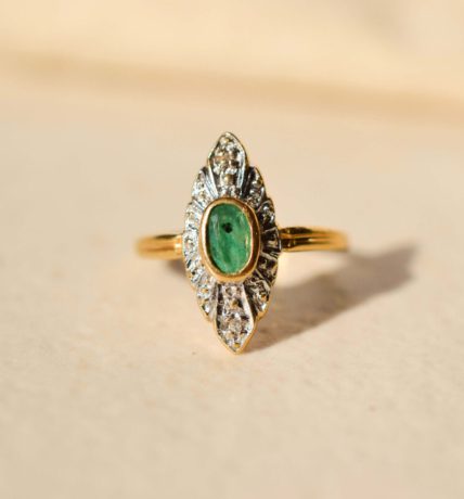 Bague marquise émeraude Diamants