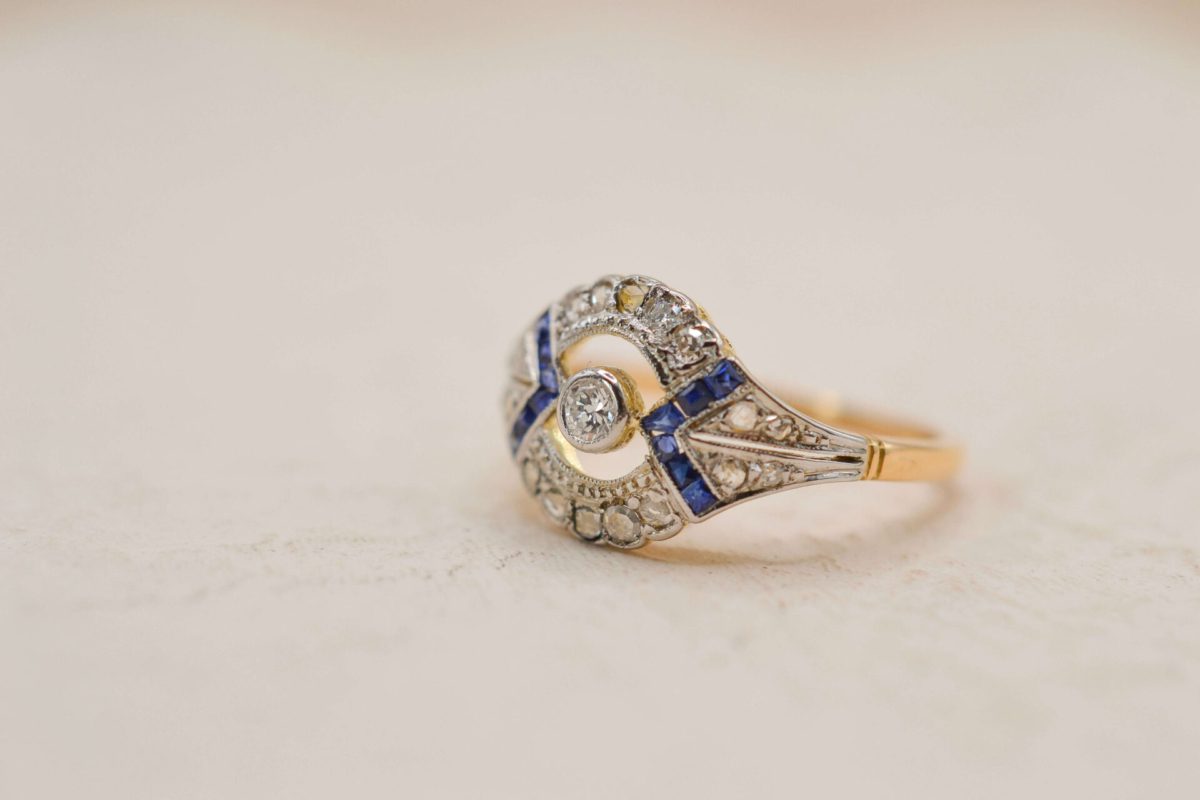 Bague Art Déco Saphir et Diamants