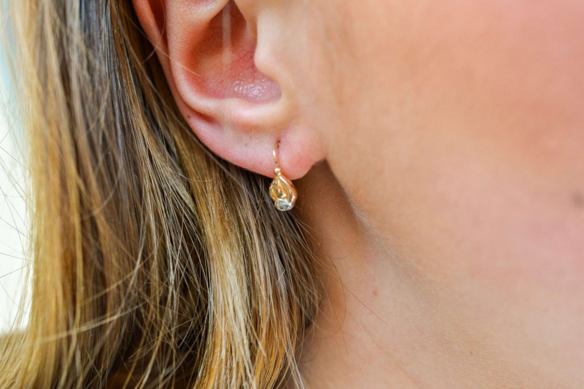 Dormeuses 2 Ors forme goutte sculptée