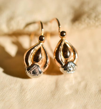 Dormeuses 2 Ors forme goutte sculptée