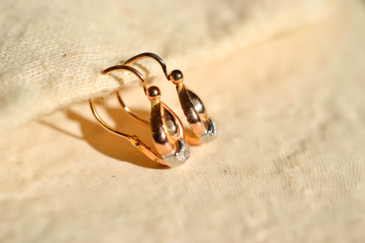 Dormeuses 2 Ors forme goutte sculptée