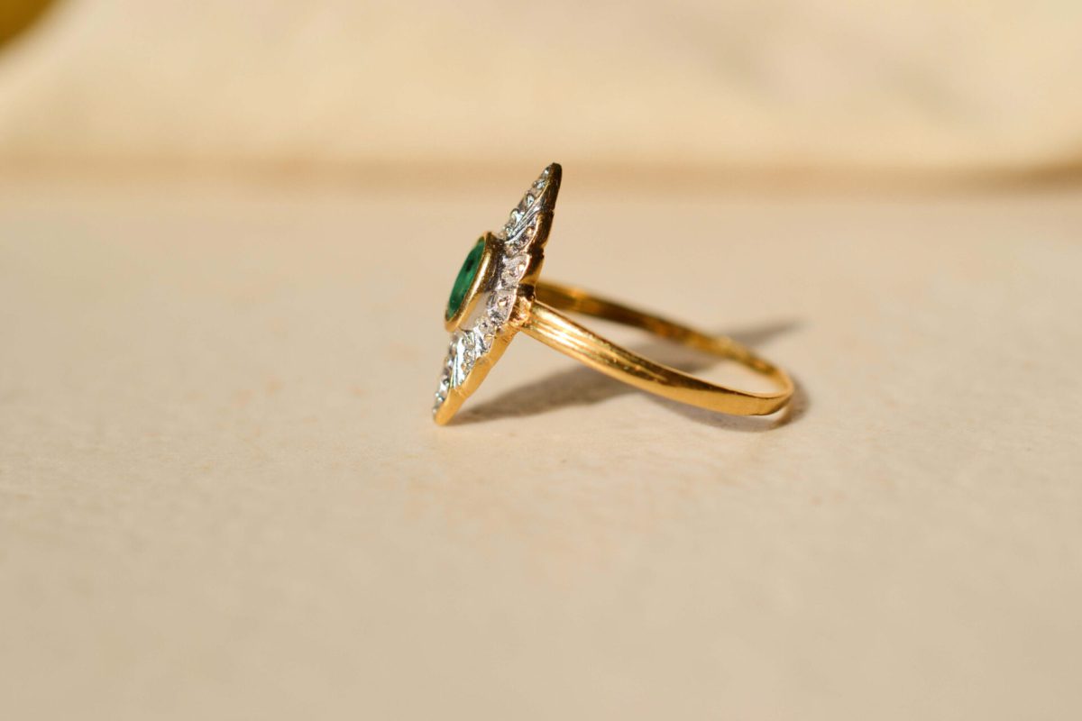Bague marquise émeraude Diamants