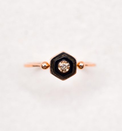 Bague hexagonale en Or jaune ornee d une plaque d Onyx sertie d un Diamant - bague cadeau femme