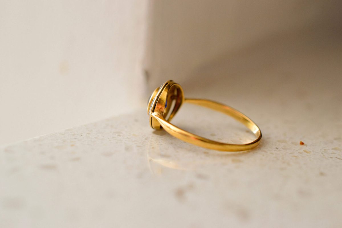 Bague Ovale Saphir Diamants