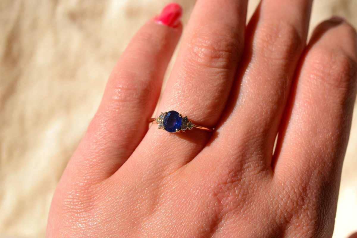 Bague Saphir et trios de Diamants