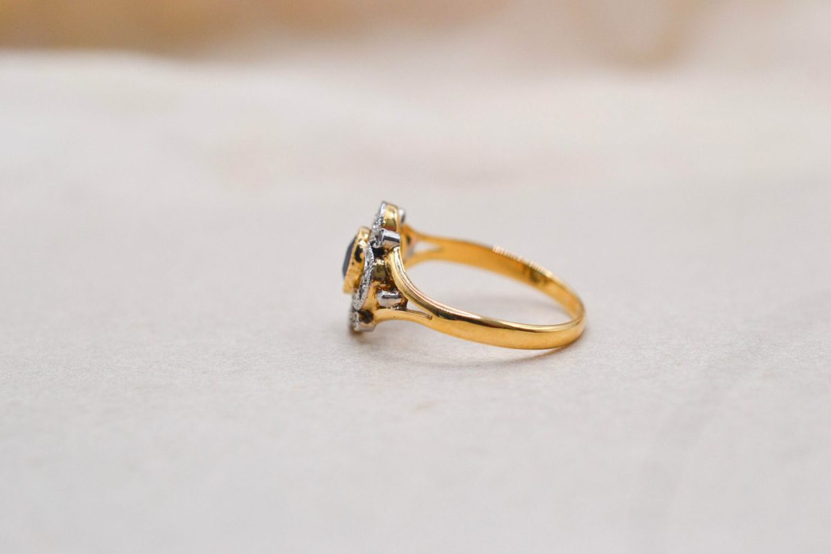 Bague polylobée Pierre bleue et Diamants