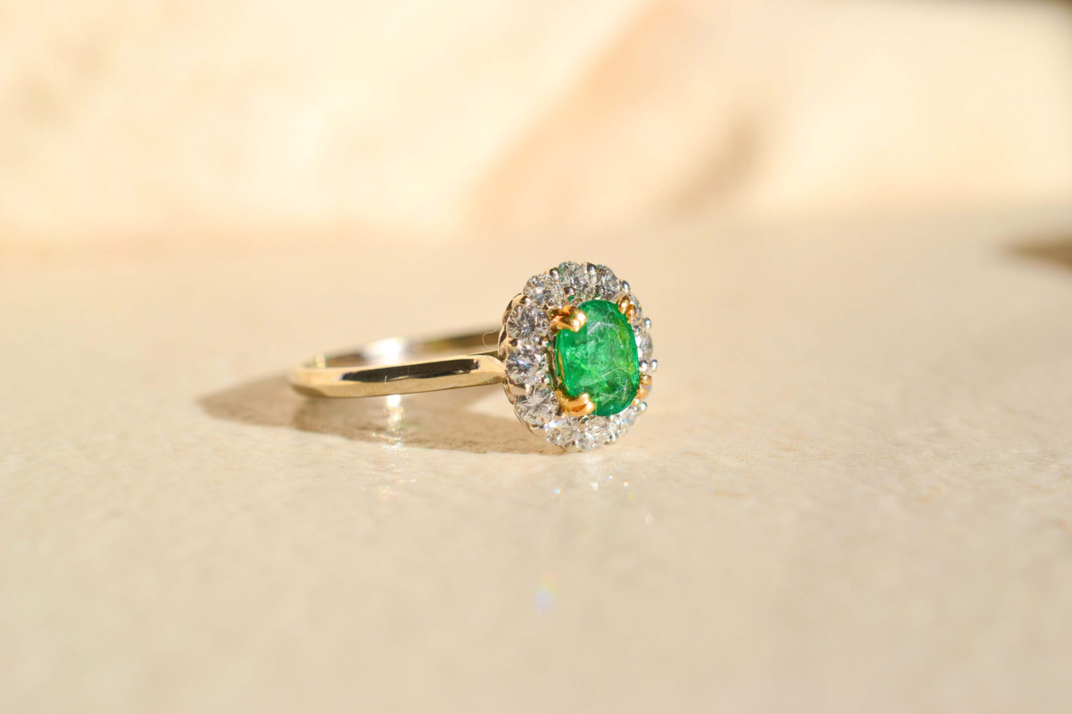 Bague Marguerite Emeraude Moissanite
