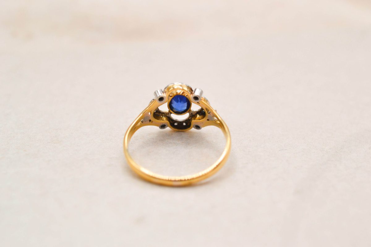 Bague polylobée Pierre bleue et Diamants