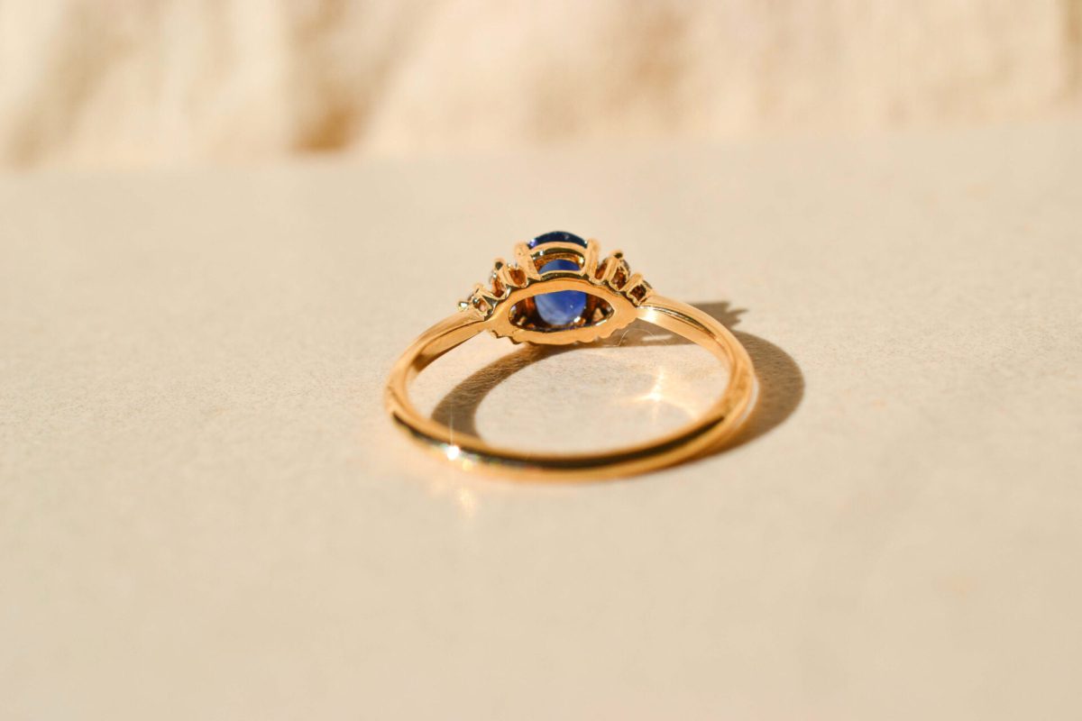 Bague Saphir et trios de Diamants