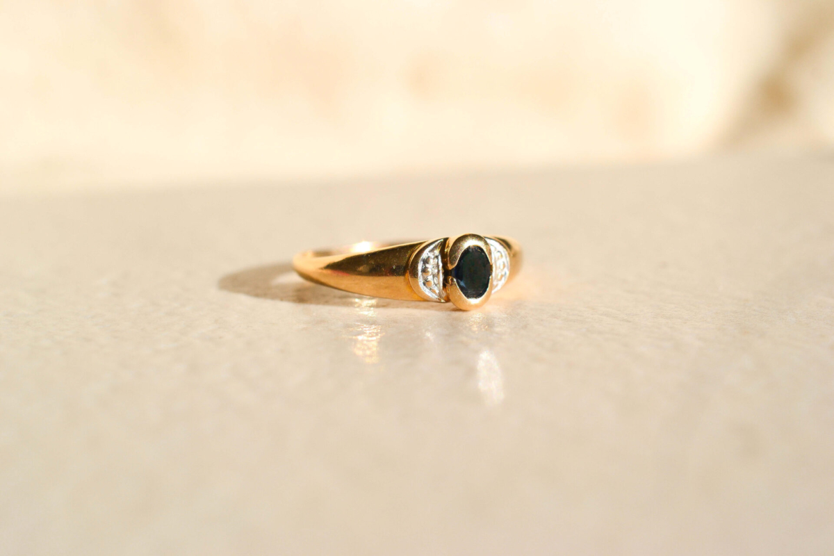 Bague jonc Or jaune Saphir