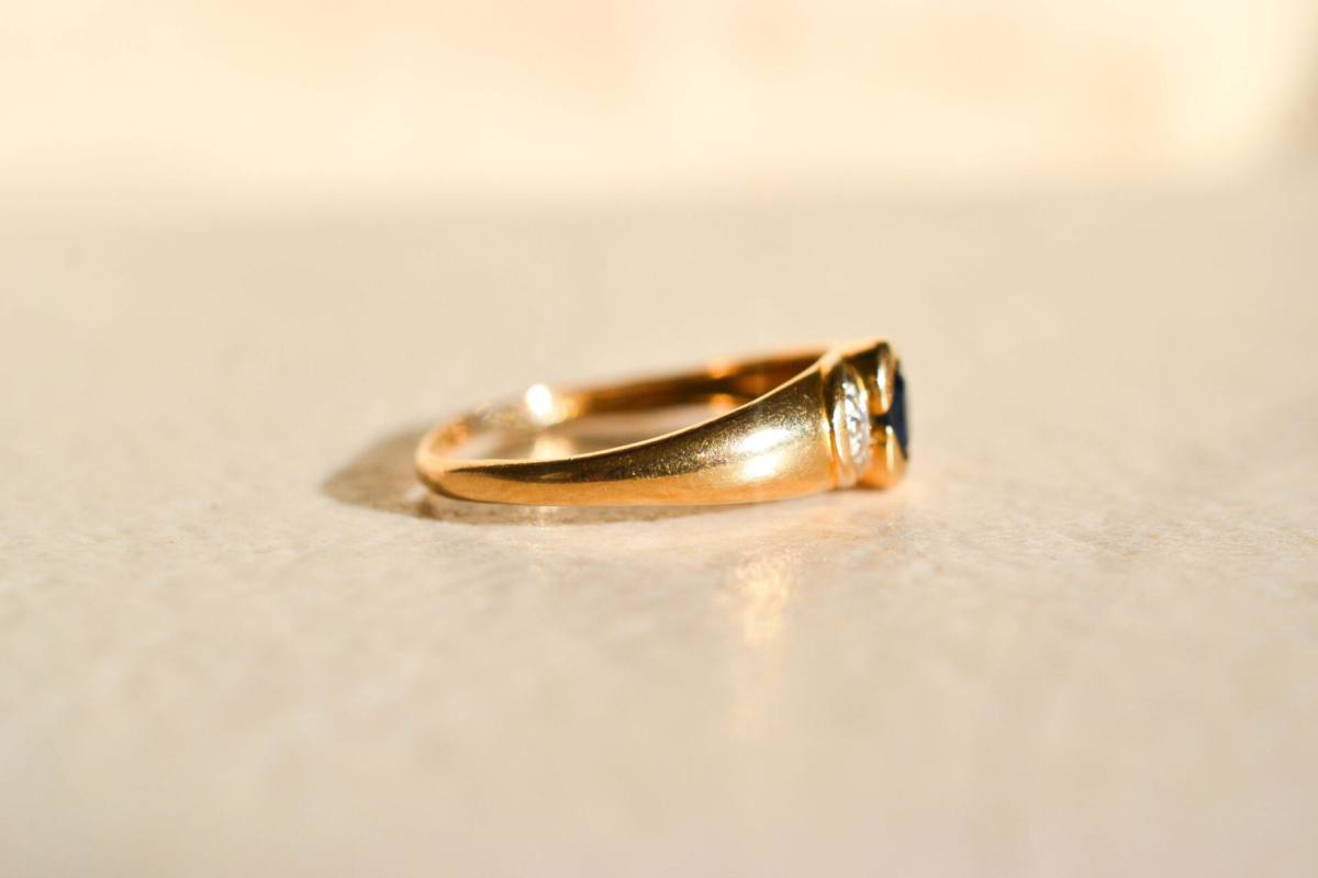 Bague jonc Or jaune Saphir