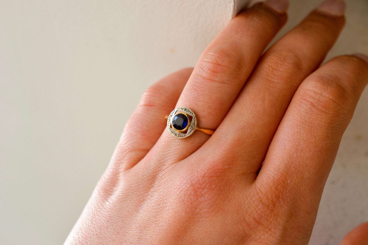 Bague Ovale Saphir Diamants