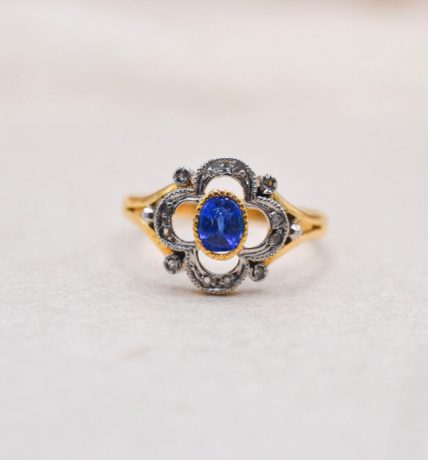 Bague polylobée Pierre bleue et Diamants