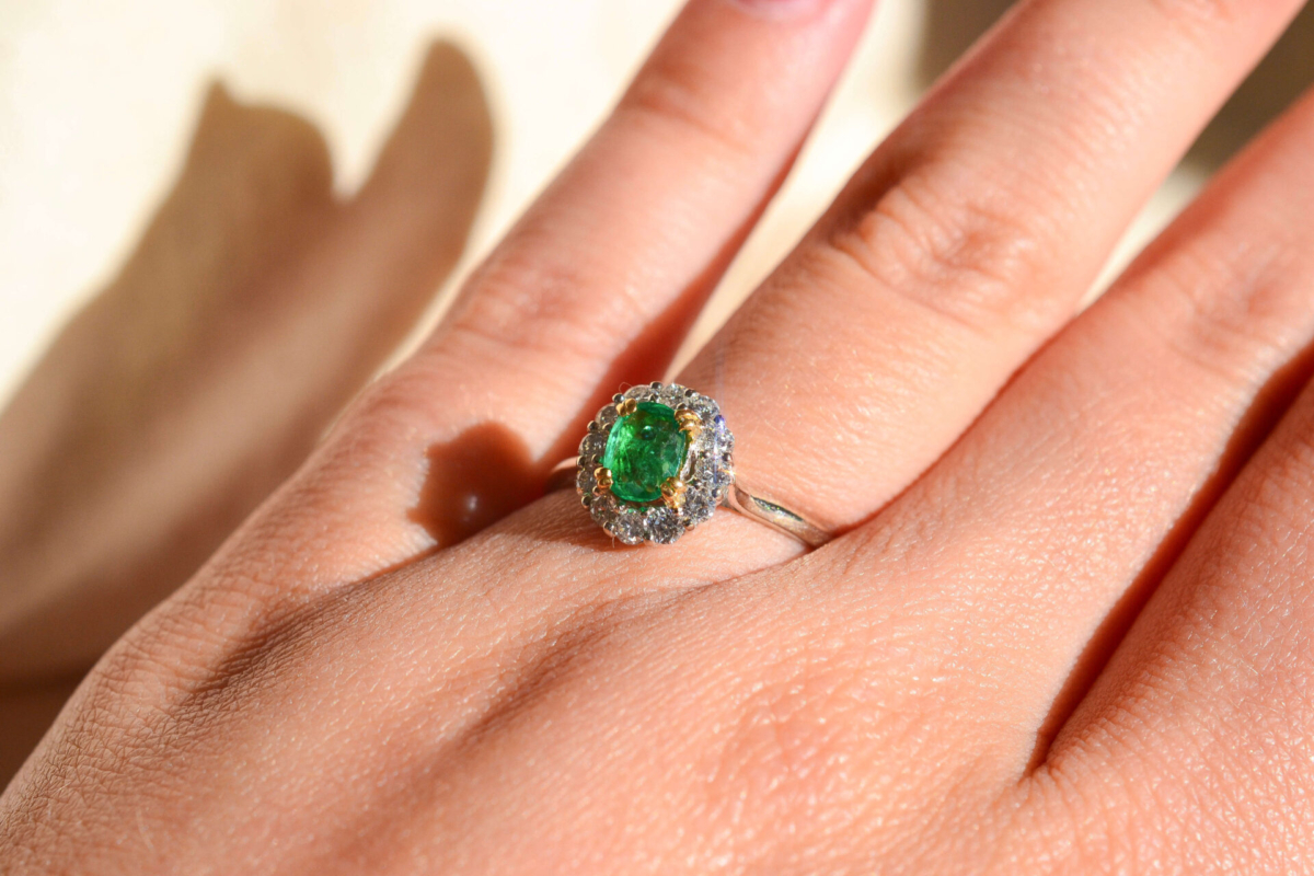 Bague Marguerite Emeraude Moissanite