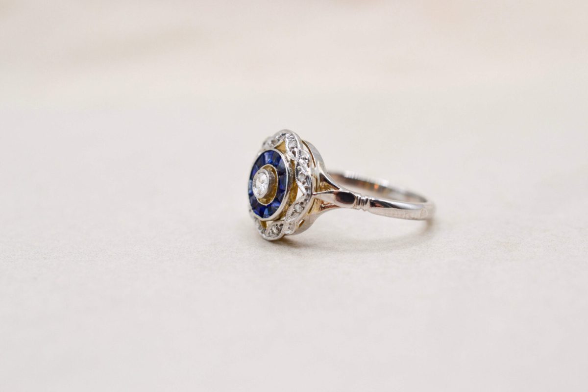 Bague Art Déco circulaire Saphirs et Diamants