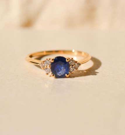 Bague Saphir et trios de Diamants