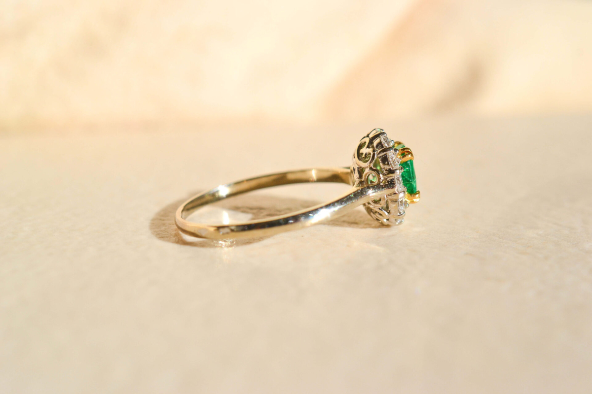 Bague Marguerite Emeraude Moissanite