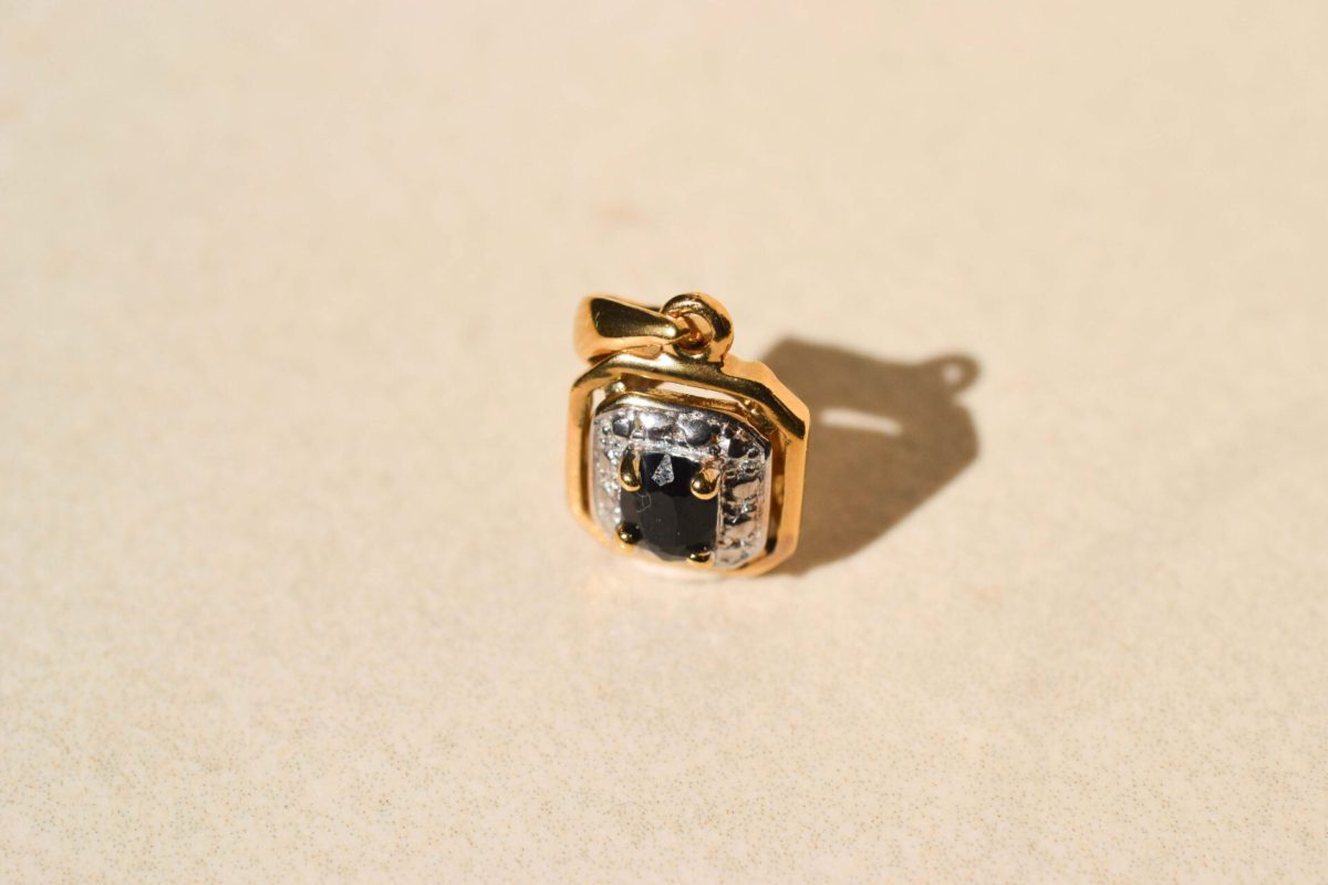 Pendentif carré Saphir 2 Ors 9K