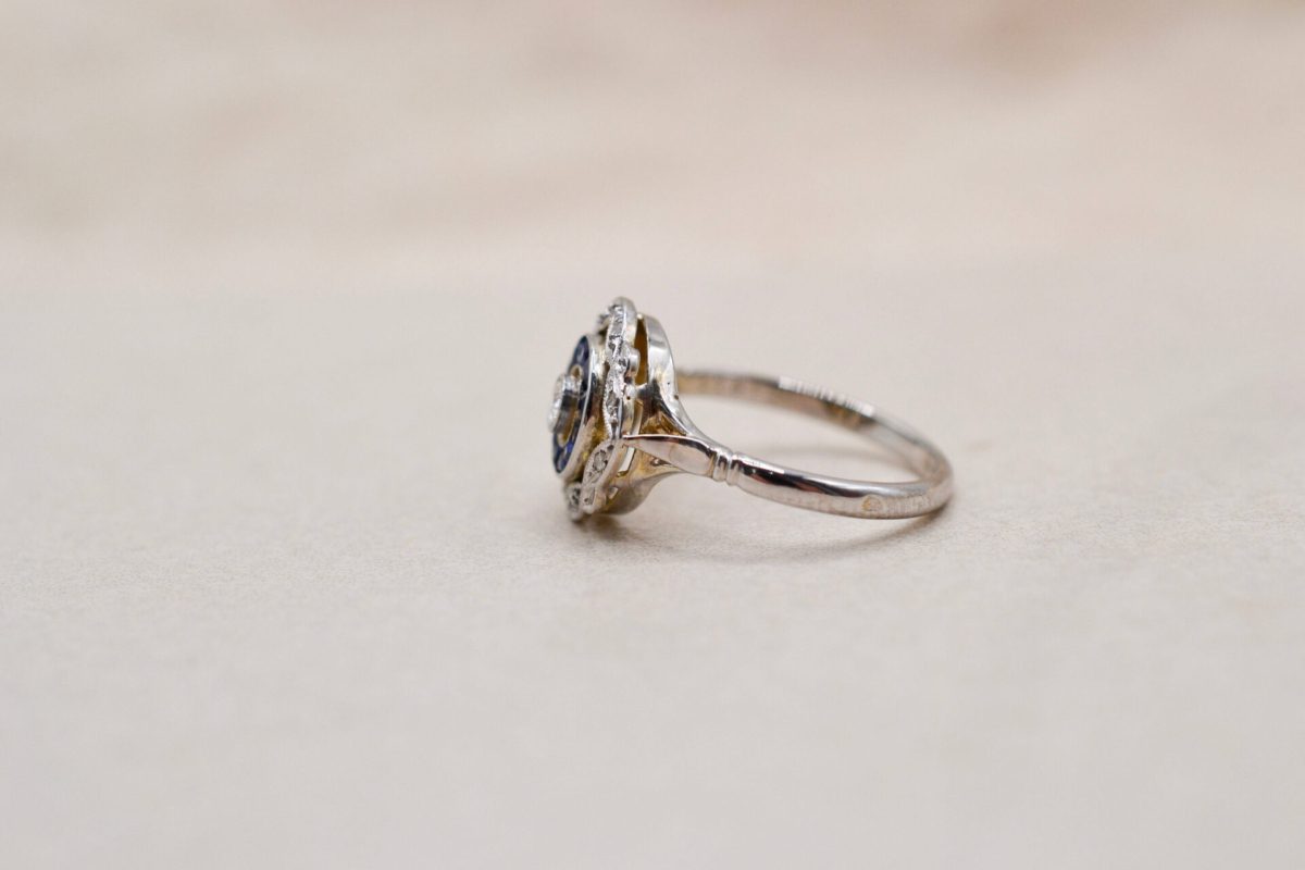 Bague Art Déco circulaire Saphirs et Diamants