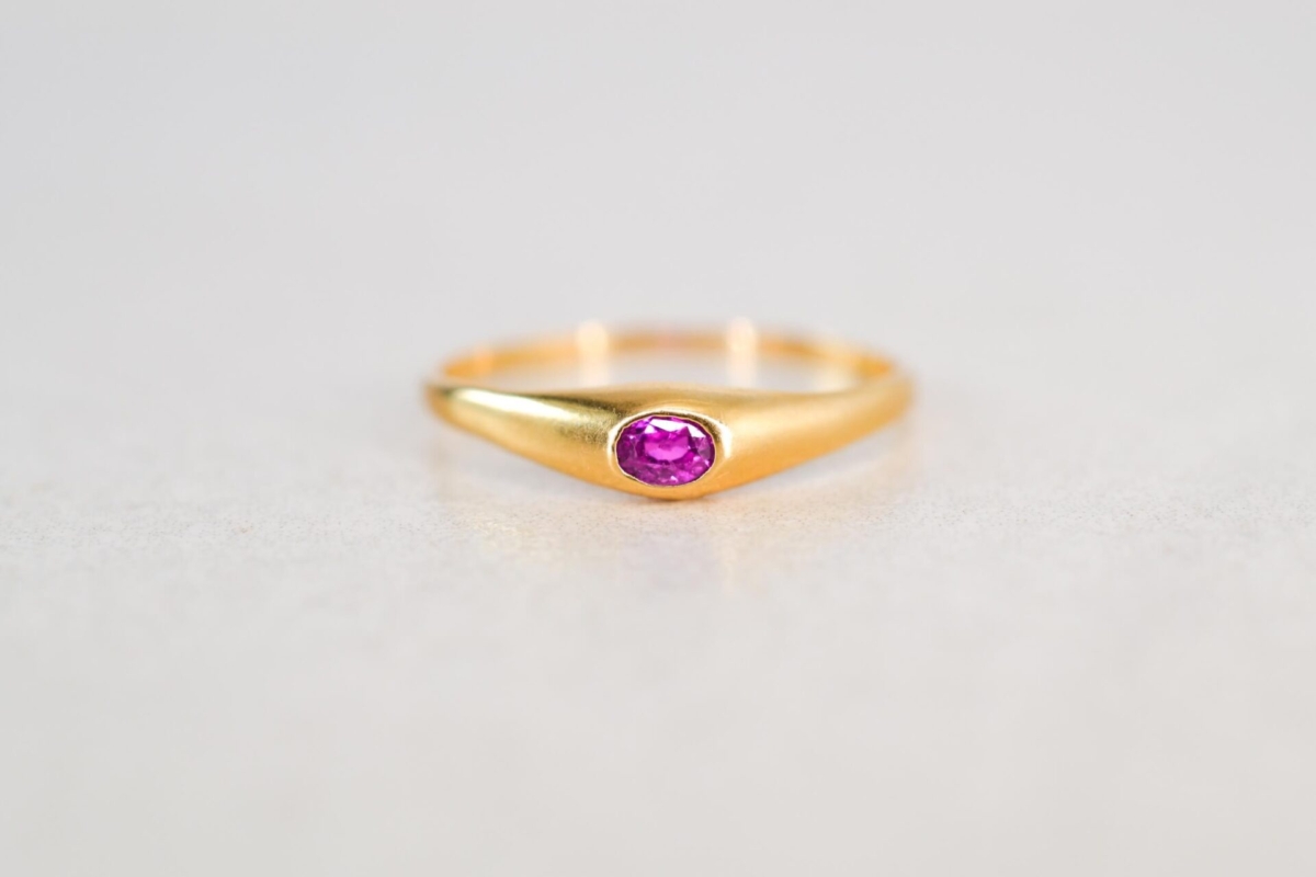 Bague jonc en Or jaune 18 carats sertie d un grenat - bague ancienne