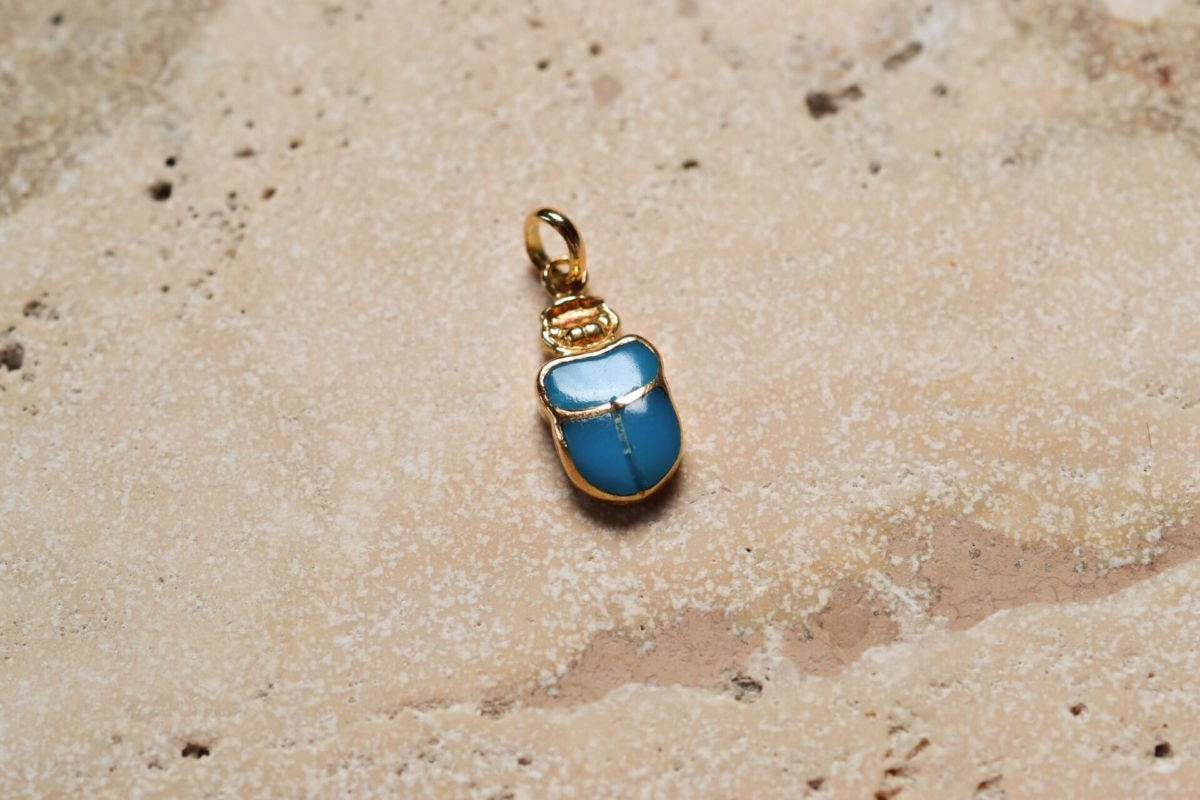 pendentif scarabee en or jaune 18 carats et turquoise - pendentif retro