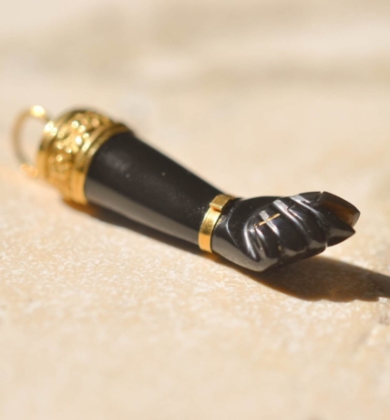 Pendentif dit Figa en Onyx sculpte et Or jaune 18 carats - pendentif vintage