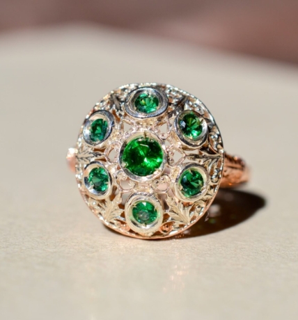 bague dome en Or rose 9 carats et Argent sertie d emeraudes - bague ancienne