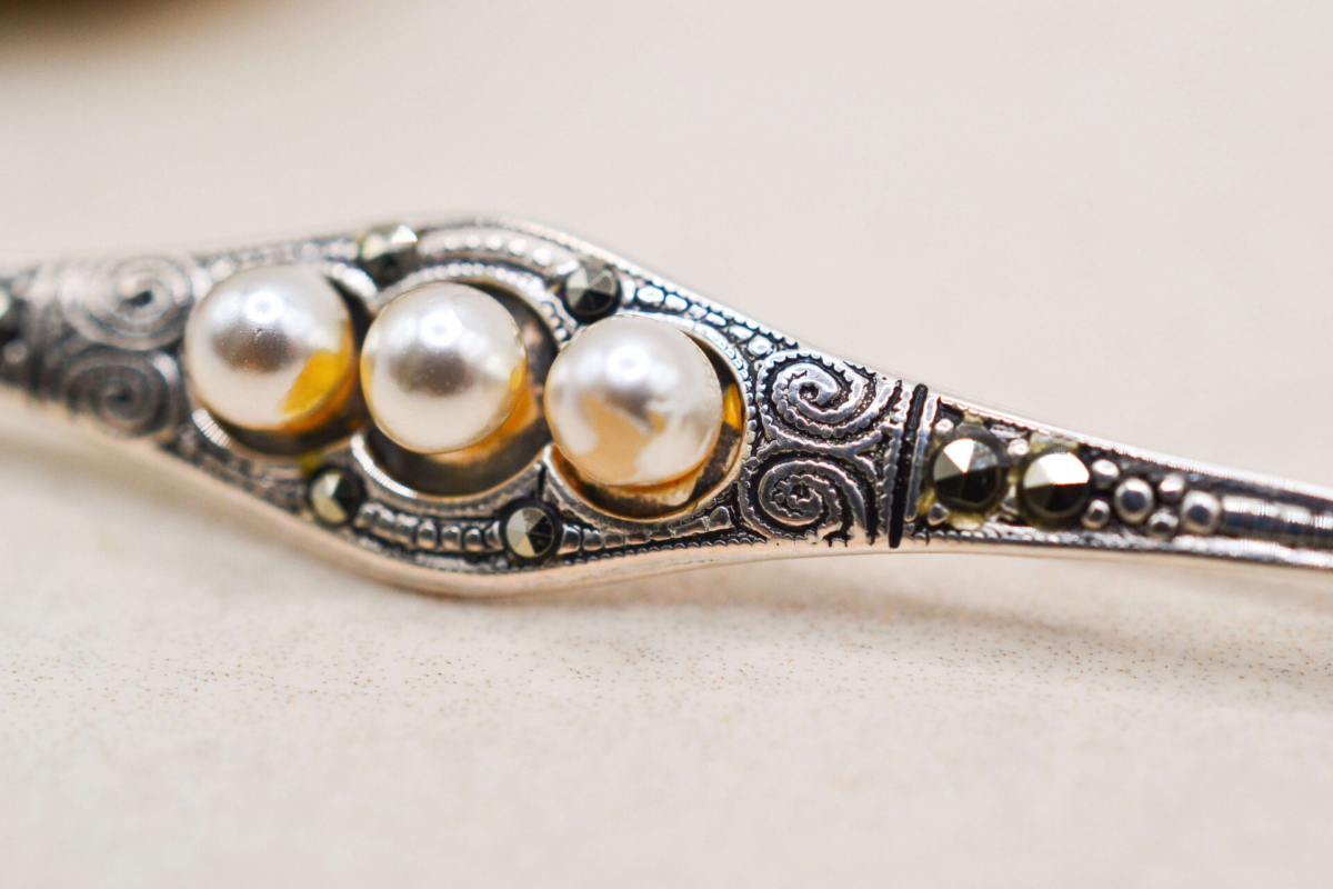 Broche Argent Perles et Pyrites