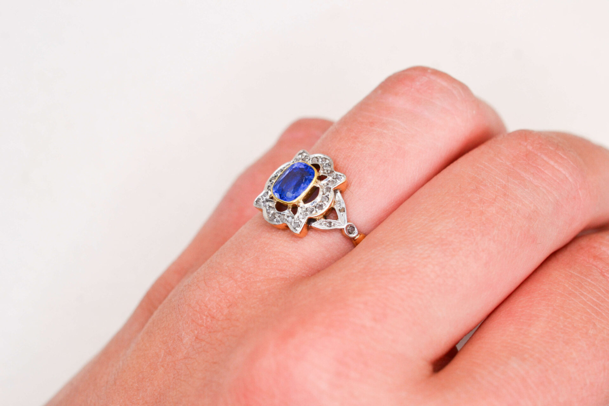 Bague Doublet Grenat & Diamants Polylobée