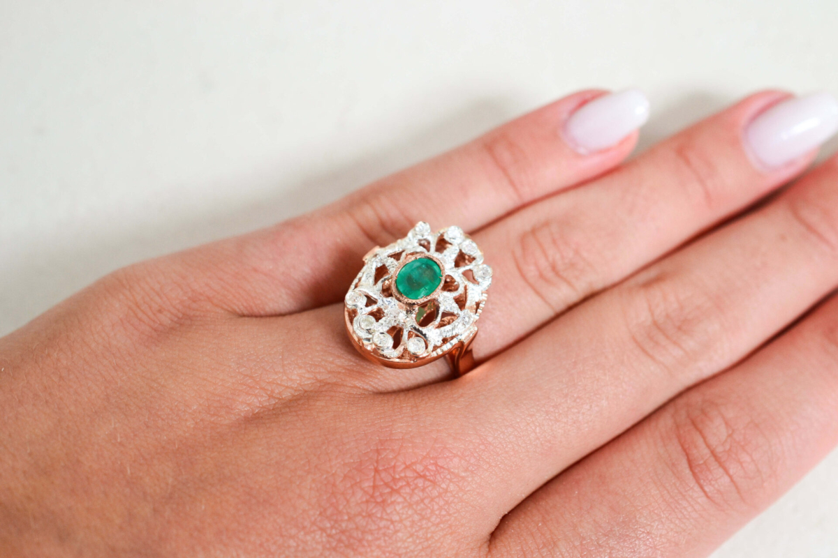 Bague ovale Emeraude & Diamants