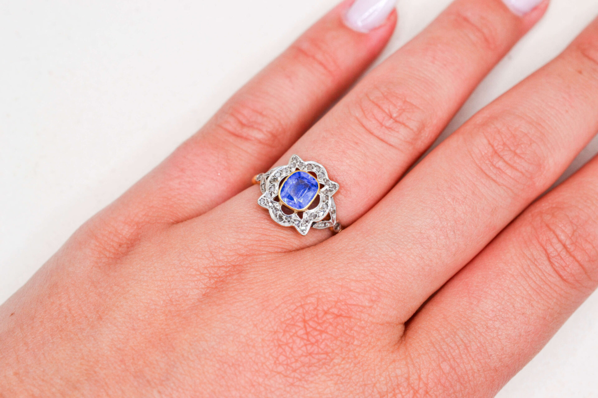 Bague Doublet Grenat & Diamants Polylobée