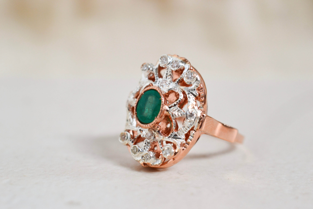 Bague ovale Emeraude & Diamants